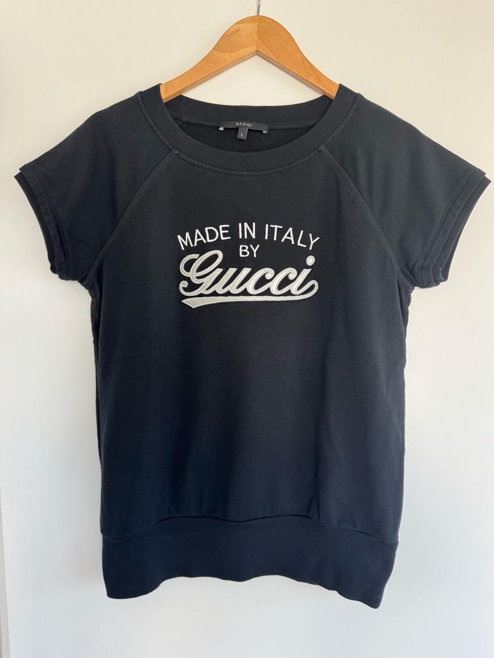 Authentic Gucci shortsleeve black sweatshirt top